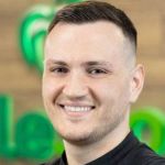 стоматолог-терапевт говорит о стоимости лечения кариеса под ключ